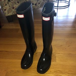 Women’s original tall hunter rain boot.